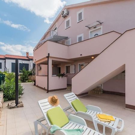 Apartment F-1 Климно Екстериор снимка