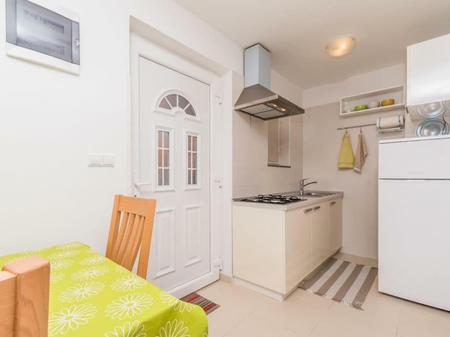 Apartment F-1 Климно Екстериор снимка