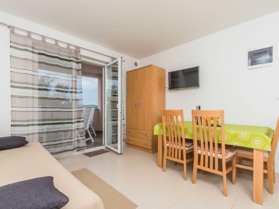 Apartment F-1 Климно Екстериор снимка