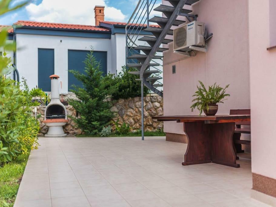 Apartment F-1 Климно Екстериор снимка